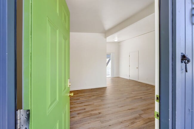 Photo - 406 Scripps Dr