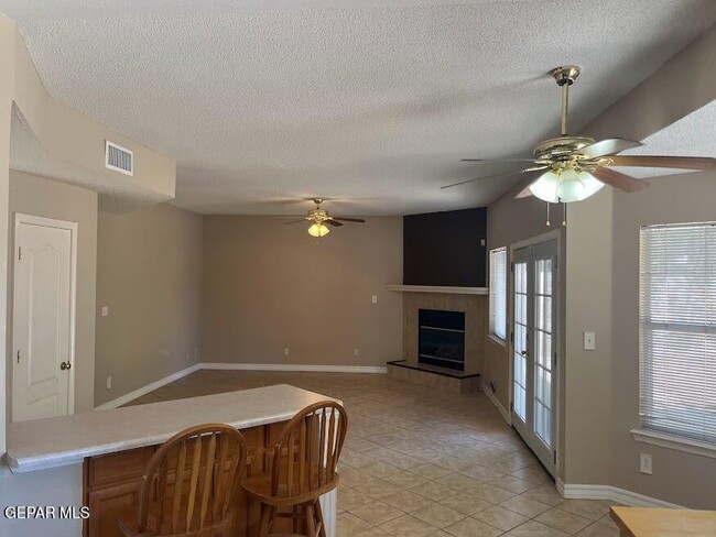 Photo - 7080 Luz De Espejo Dr