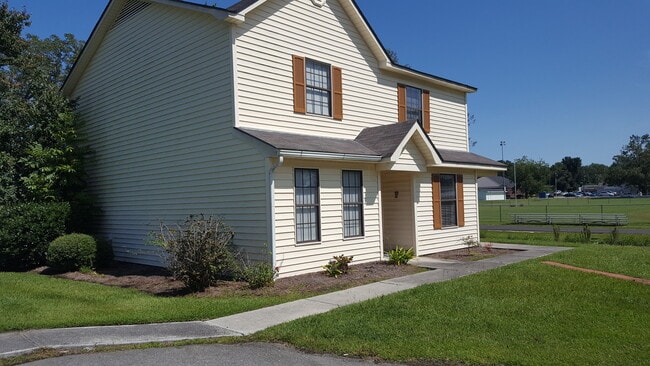 Building Photo - 115 S East Railroad St Unit Lyn-Mor Place