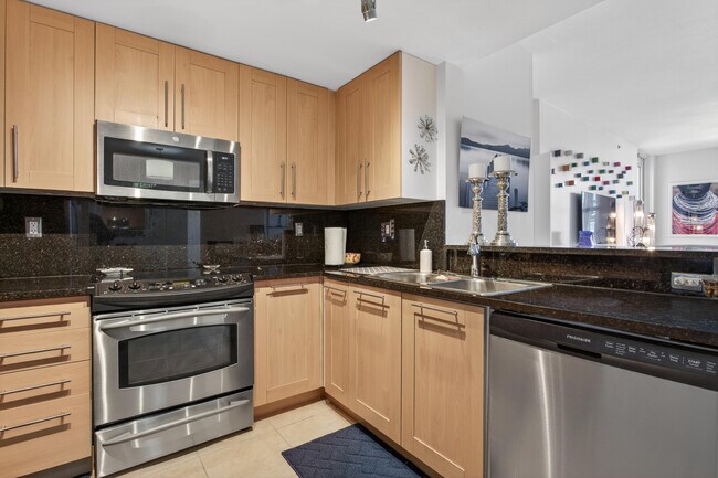 Photo - 511 SE 5 Ave Unidad 1102