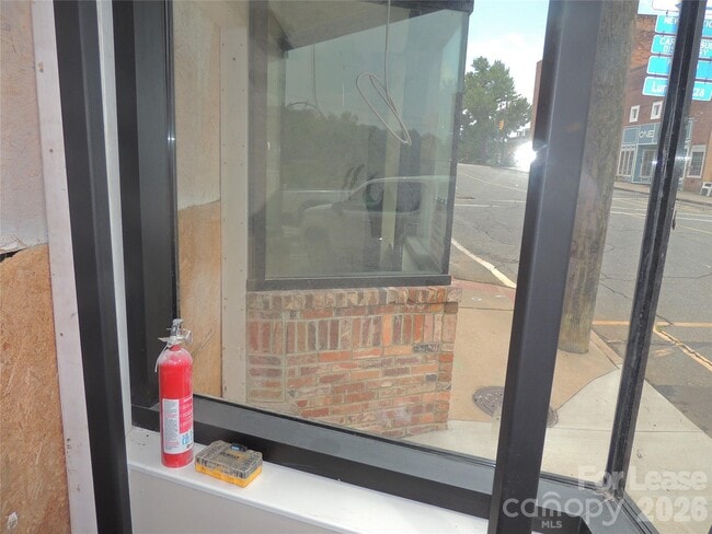 Photo - 122 W Court St