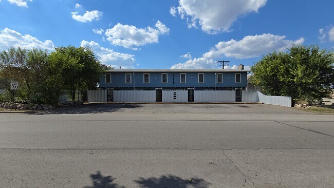 Photo - 8616 Putnam Dr