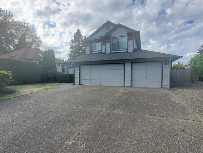 Bright 4BD/2.5BTH Lynnwood Home with Vault... - Bright 4BD/2.5BTH Lynnwood Home with Vault...