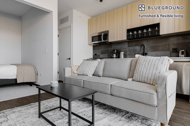 Photo - 1400 W Randolph St Unit FL16-ID1170