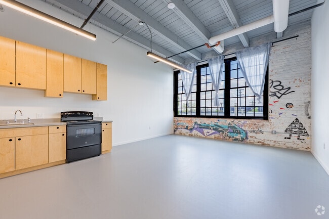 1BR, 1BA - 704SF - Living Room