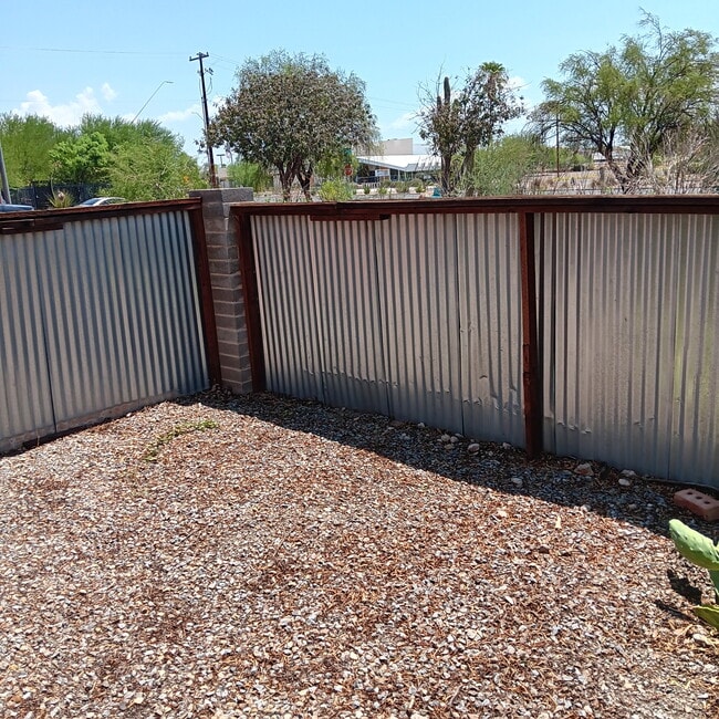 Photo - 840 E 10th St Unidad 10th st E