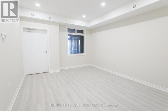 Photo - 2915 Bur Oak Ave