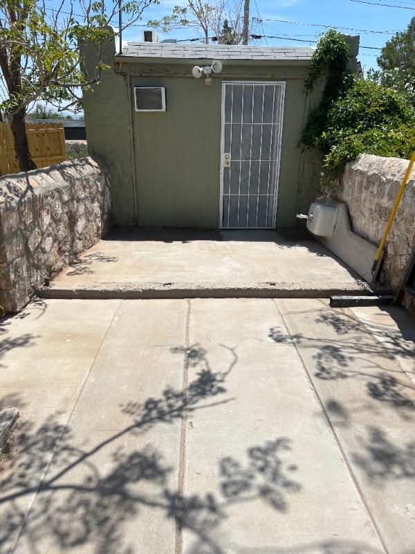 Photo - 3030 Nashville Ave Unidad REAR Rental