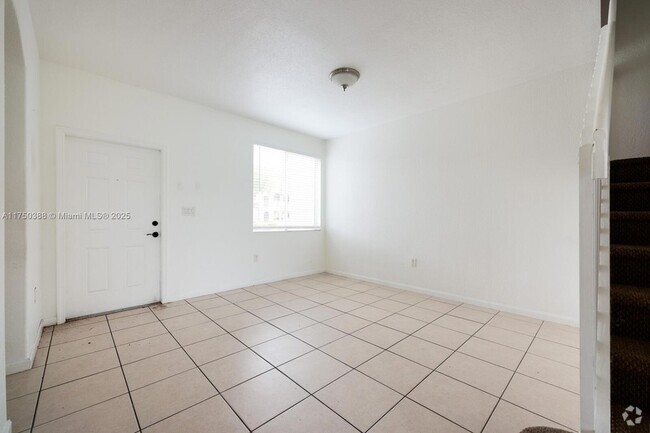 Building Photo - 2818 SE 16th Ave Rental