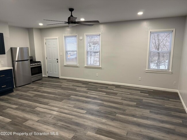 Photo - 539 E Pine St