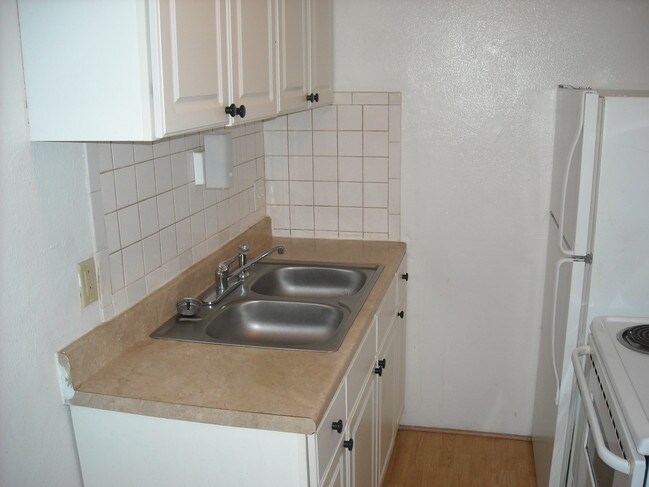 Kitchen - Geraldine Apartments