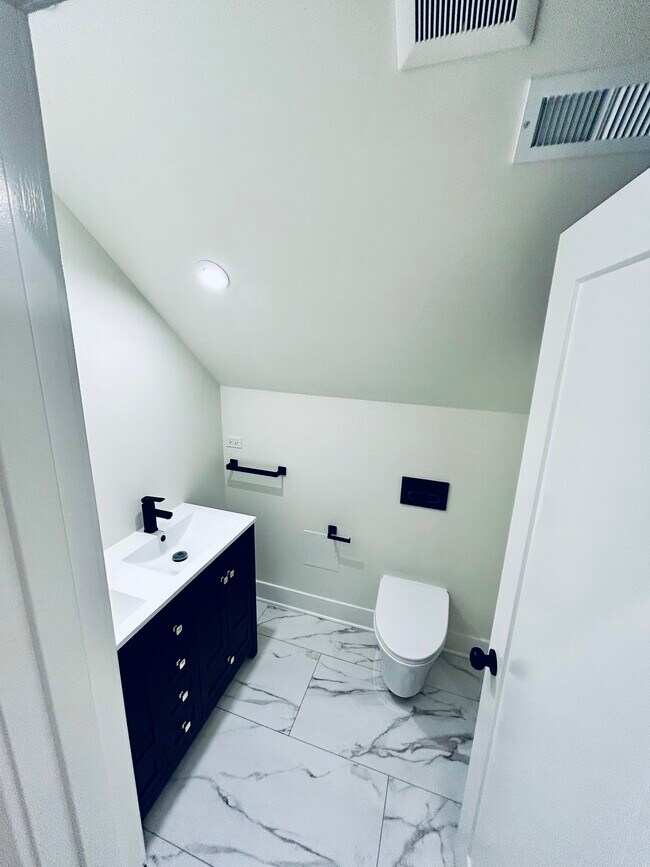 Photo - 3227 S May St Unidad 2R