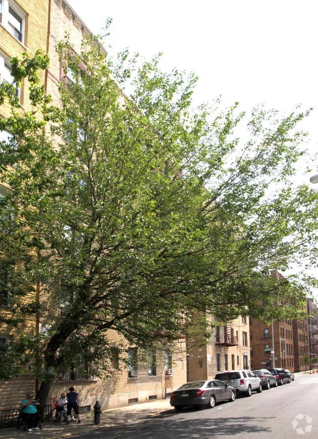 Photo - 313-323 Brightwater Ct