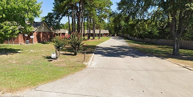 Photo - 545 E 1st St