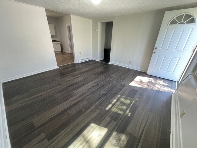 Photo - 2 bedroom bungalow in convenient Hillsboro...