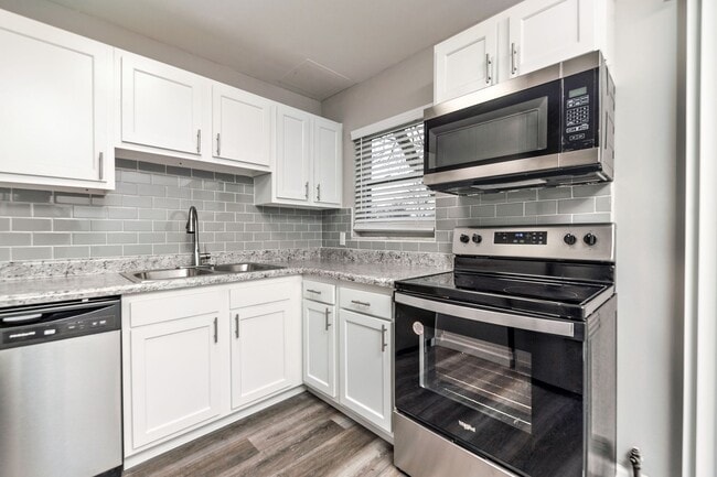 Building Photo - Townhomes at Andrus