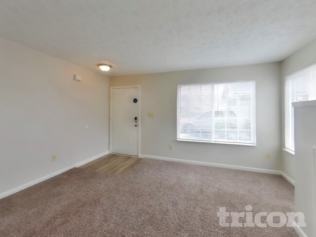 Photo - 569 Stobus Dr