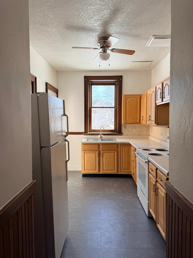 Kitchen - 510 7th St Unit 510