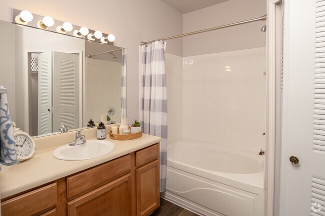 2BR - 2BA, 1142SF