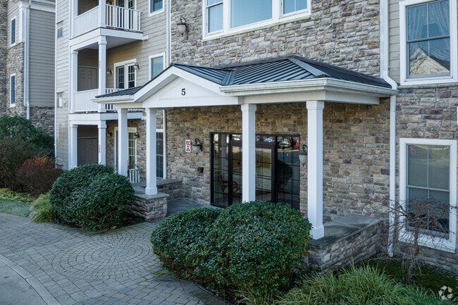 Entrada - Cresskill Commons