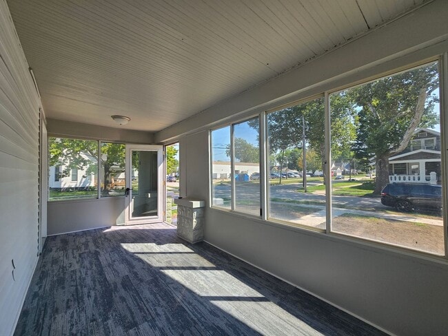 Photo - 301 W Graham St