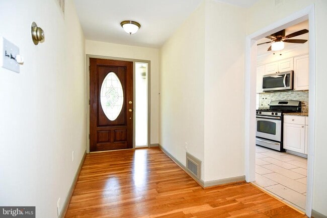 Building Photo - 4842 Randolph Dr