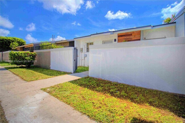 Building Photo - 1806 NW 1st Ave Rental