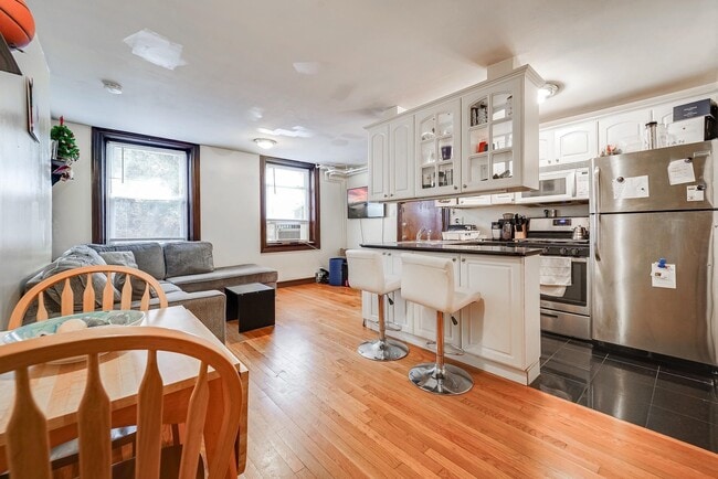 Building Photo - 808 Bloomfield St Unit A