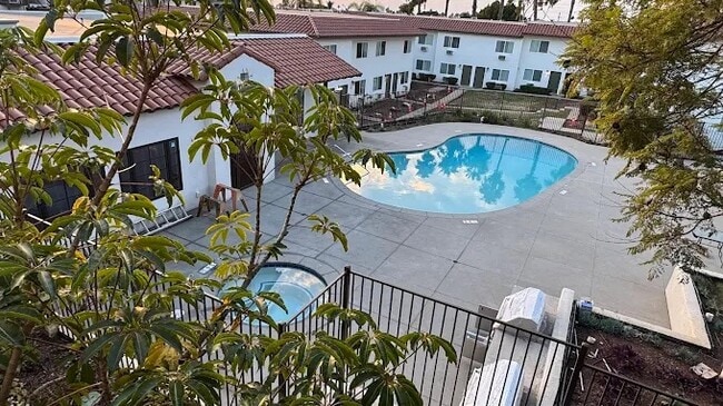 Photo - Mesa Palms Apartments