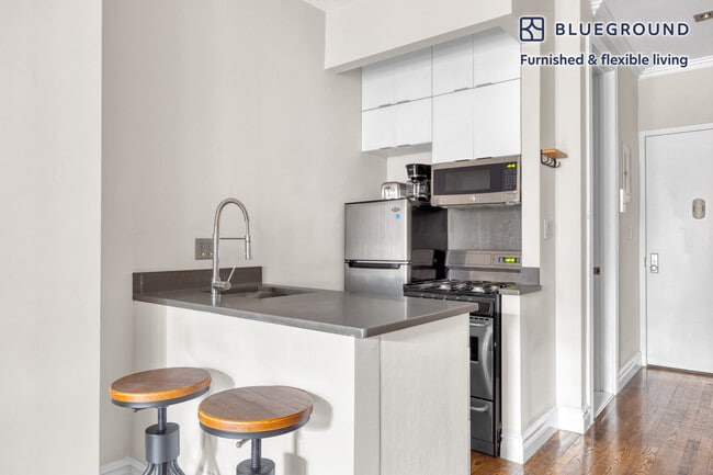 Photo - 290 W 12th St Unit FL3-ID762