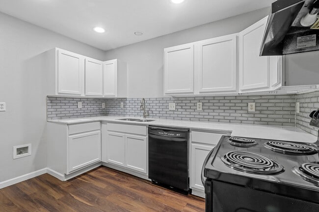 Photo - 1716 Manor Garden Curve