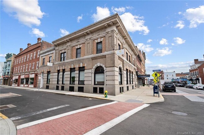 Photo - 61 Bank St Unit C