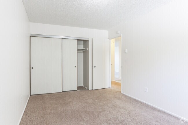 Photo - Royal Crest Apartments