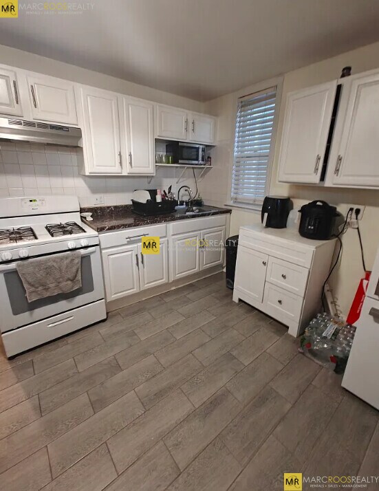 Building Photo - 630 Bennington St Unit 1 Rental