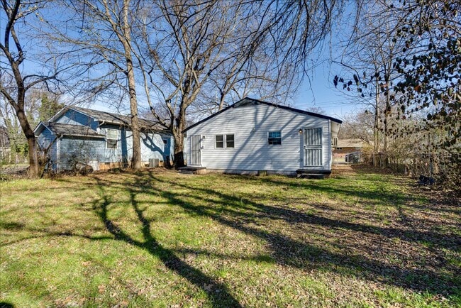 Photo - 2004 Wilson St Unit 2004 Wilson St  Apt A