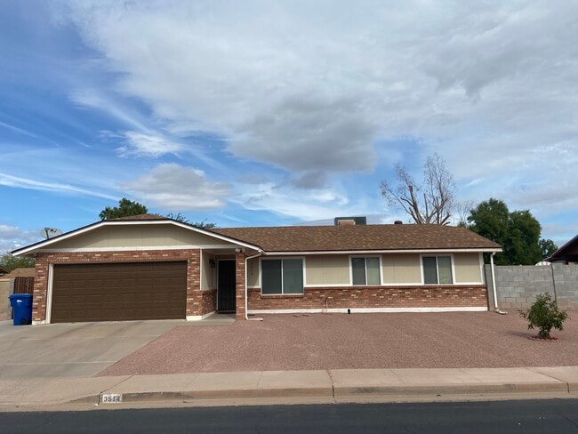 Building Photo - 3514 E Diamond Ave