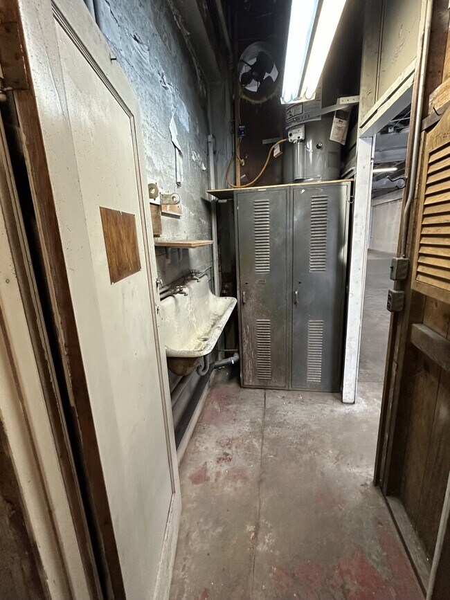 Photo - 1240 E 12th St