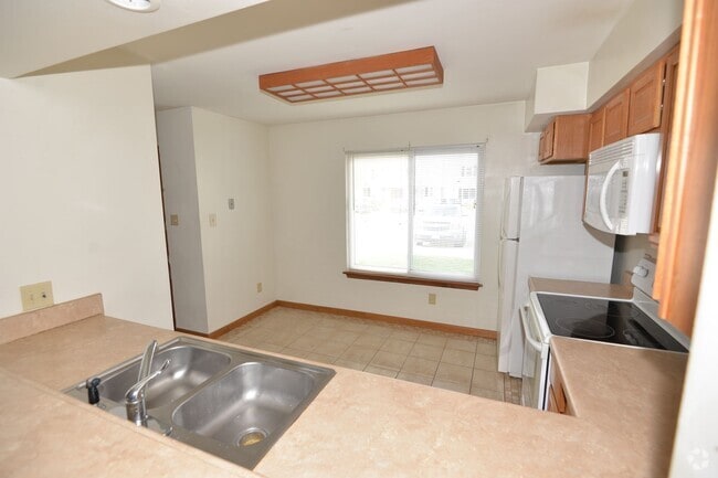 Building Photo - Updated 2 Bedroom Townhome in Salem Lakes