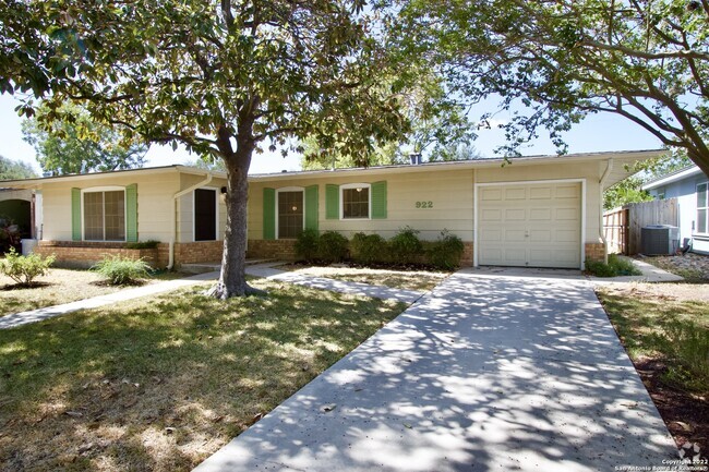 Building Photo - 922 Sumner Dr Rental