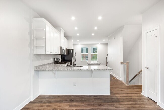 Photo - 418 W Tremont Ave