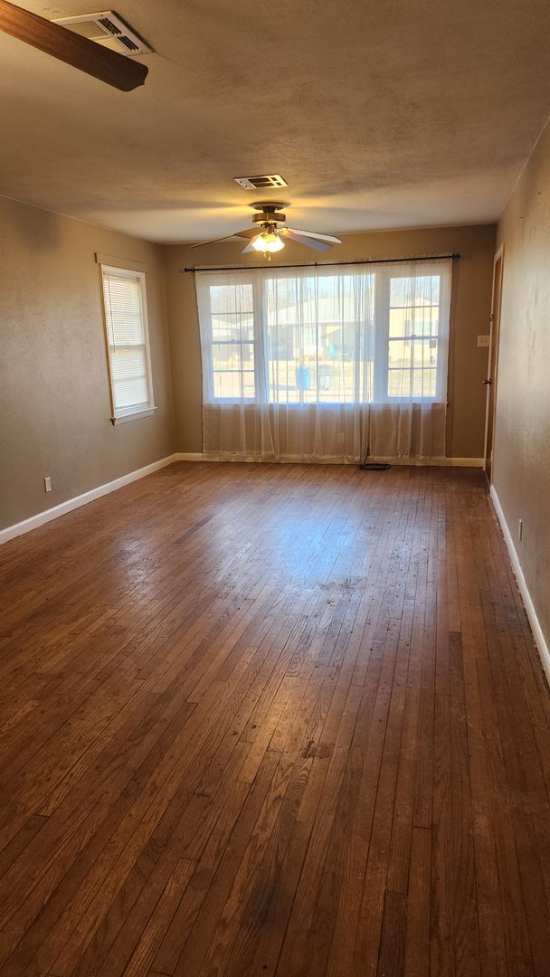 Photo - 3228 Sarah St