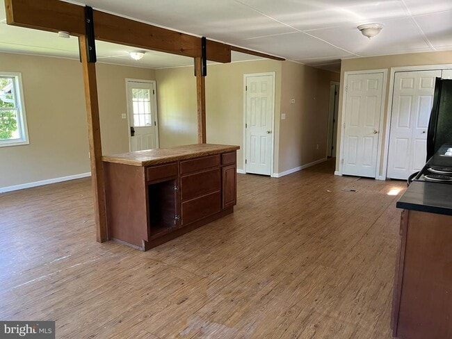 Photo - 716 Red Hill Rd