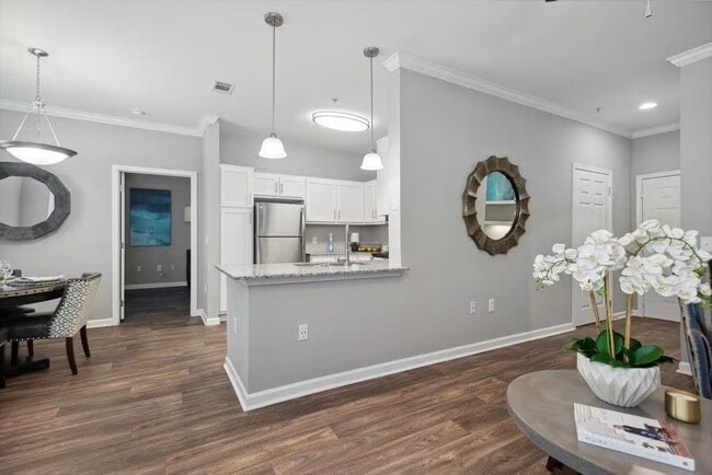 Photo - Your New High-End Retreat – Enjoy 1 Month ... Unidad DWR