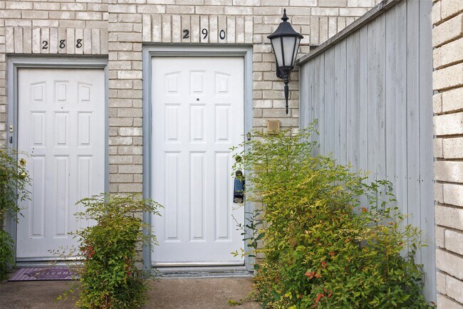 Photo - 290 Wilcrest Dr