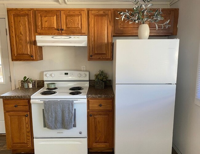 Photo - 220 9th St SW