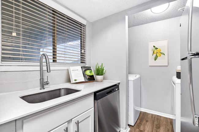 Liv on the Green - Liv on the Green Apartment Homes