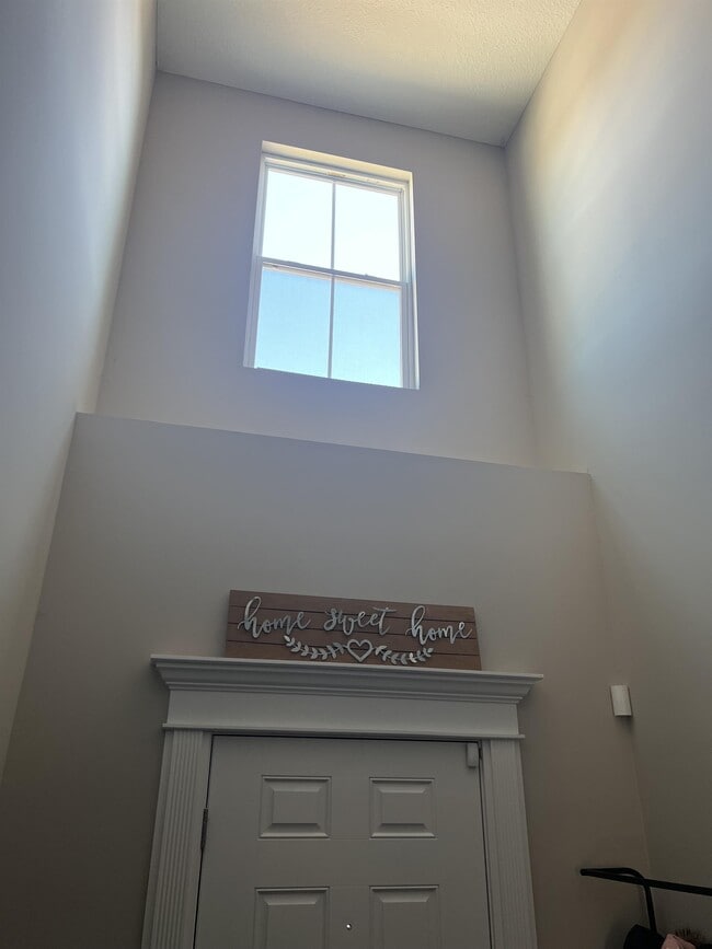 Photo - 460 Thorp Circle