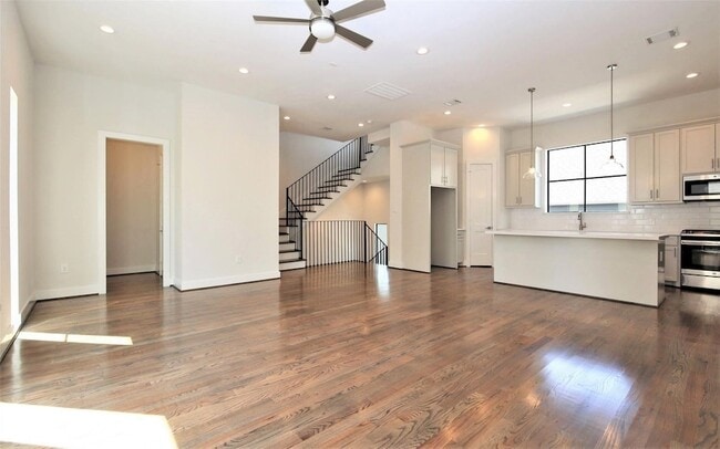 Photo - 816 W 22nd St