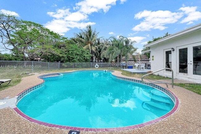 Building Photo - 2417 Pierce St