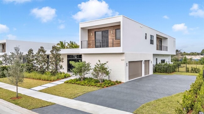 Photo - 16699 Botaniko Dr N